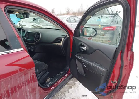 2016 Jeep Cherokee Latitude z USA, uszkodzony, nr VIN 1C4PJMCS3GW253000